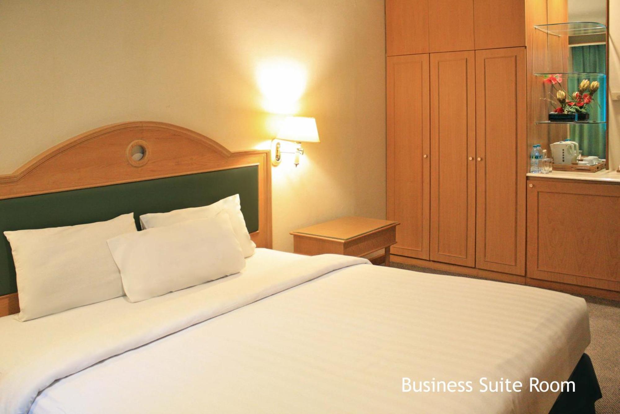 Tunjungan Hotel 4*
